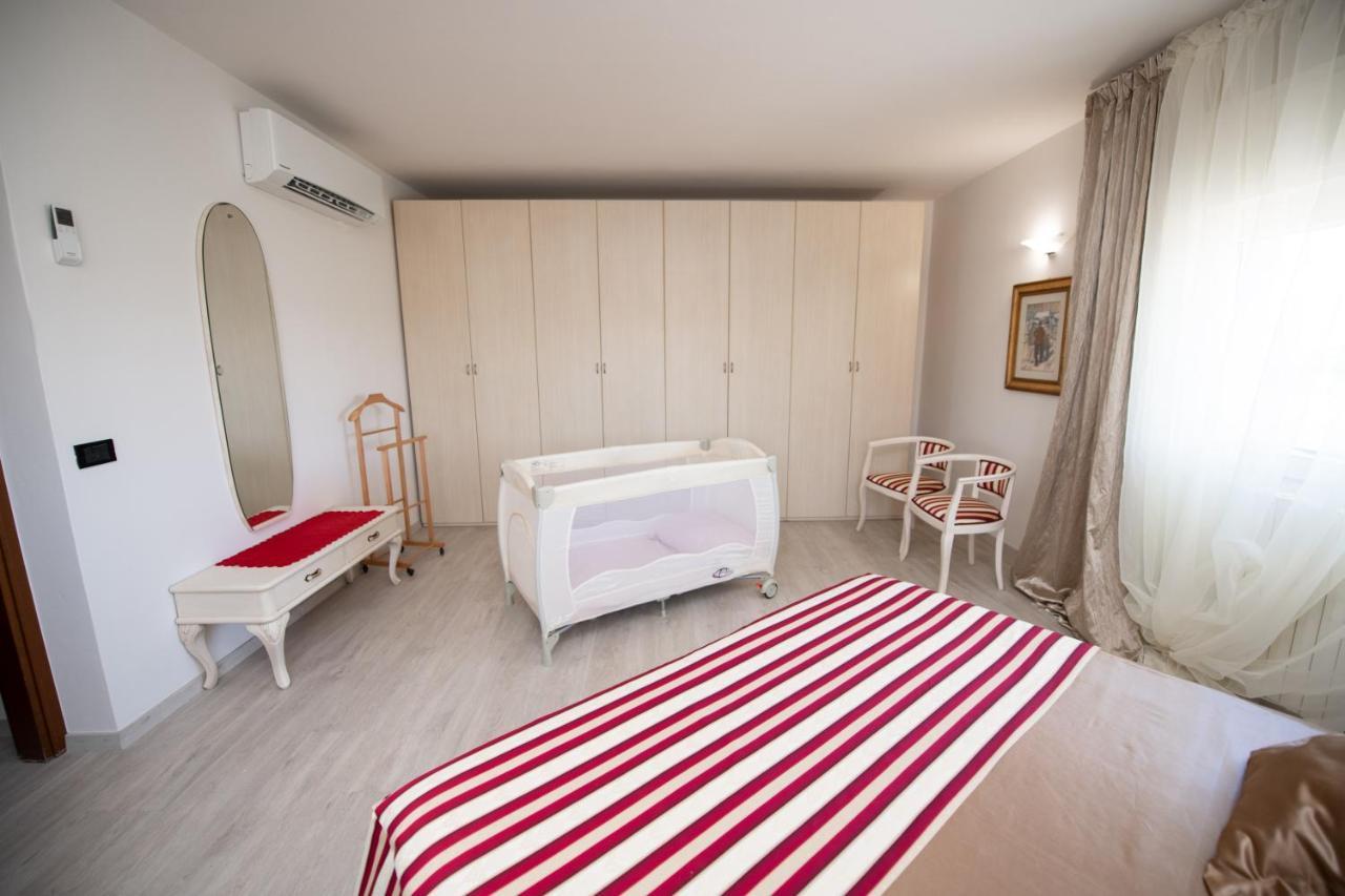 Il Cortiletto - Appartamento Lores Manerba del Garda Exterior foto